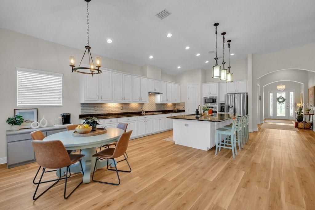 For Sale: $835,000 (5 beds, 4 baths, 3146 Square Feet)