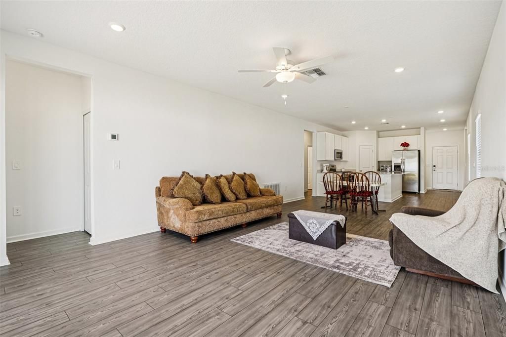 待售: $319,900 (3 贝兹, 2 浴室, 1697 平方英尺)