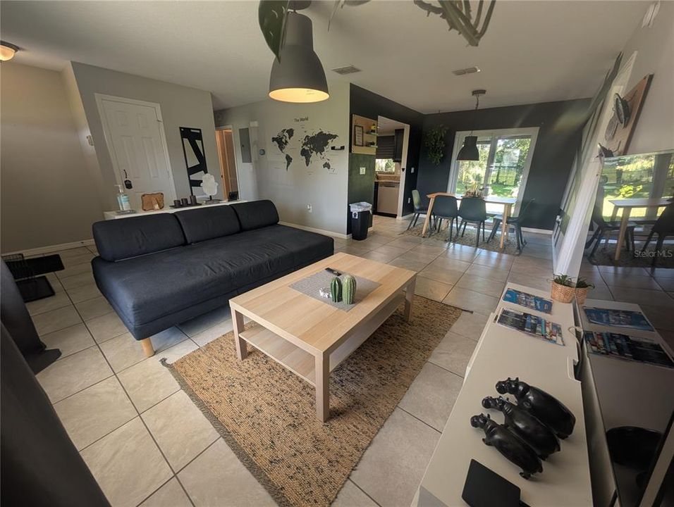 For Rent: $1,800 (3 beds, 2 baths, 1250 Square Feet)