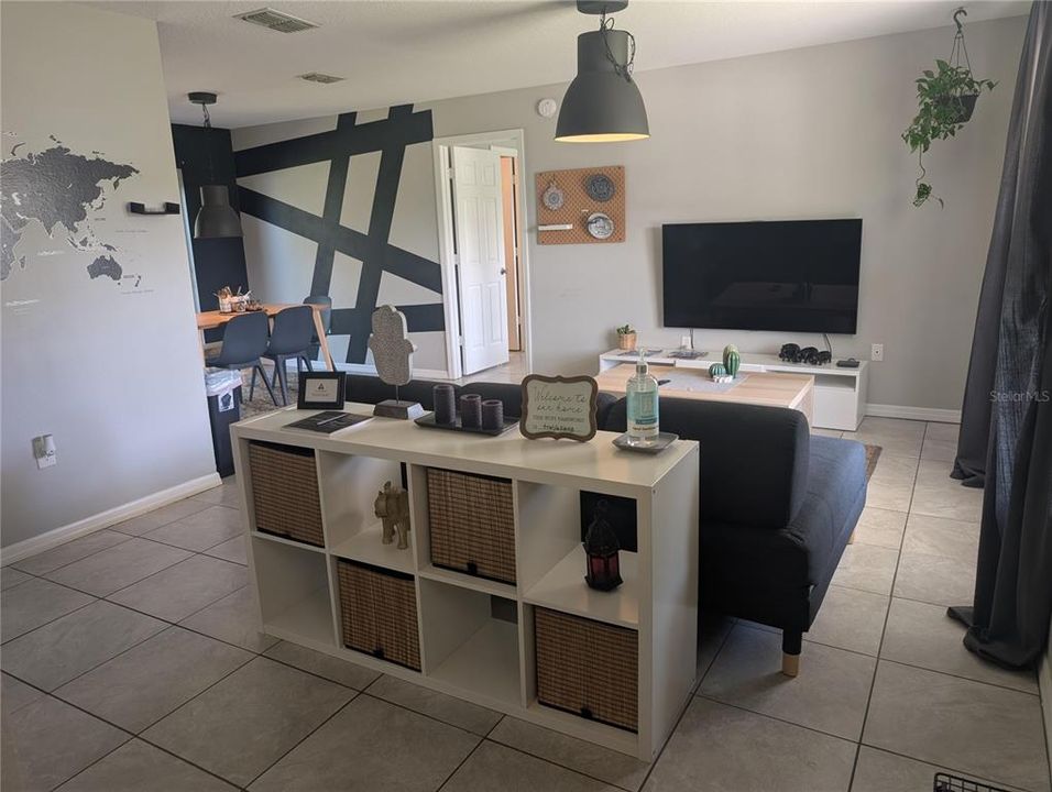 For Rent: $1,800 (3 beds, 2 baths, 1250 Square Feet)