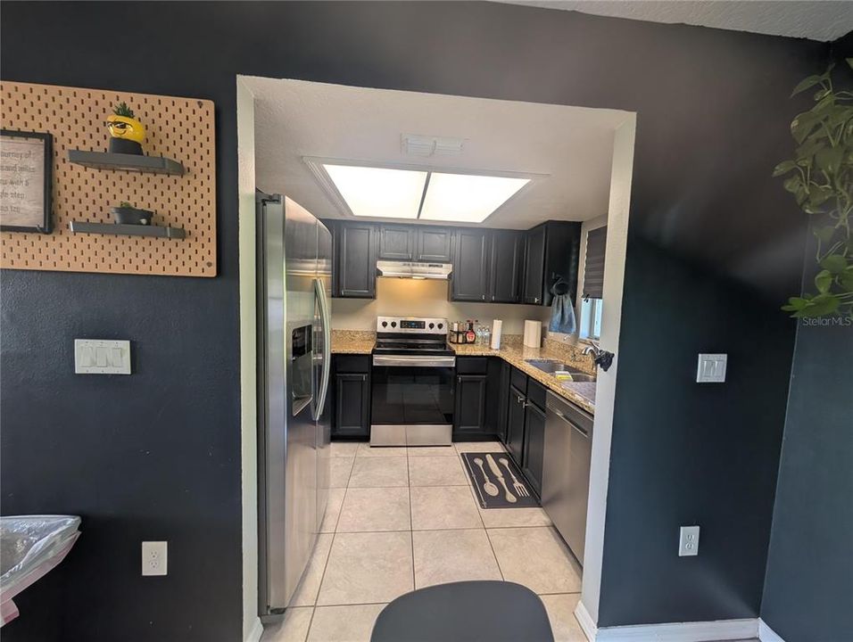 For Rent: $1,800 (3 beds, 2 baths, 1250 Square Feet)