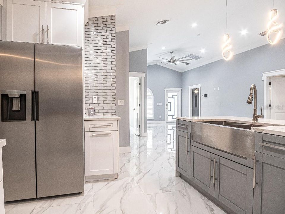 На продажу: $599,999 (3 спален, 2 ванн, 1600 Квадратных фут)