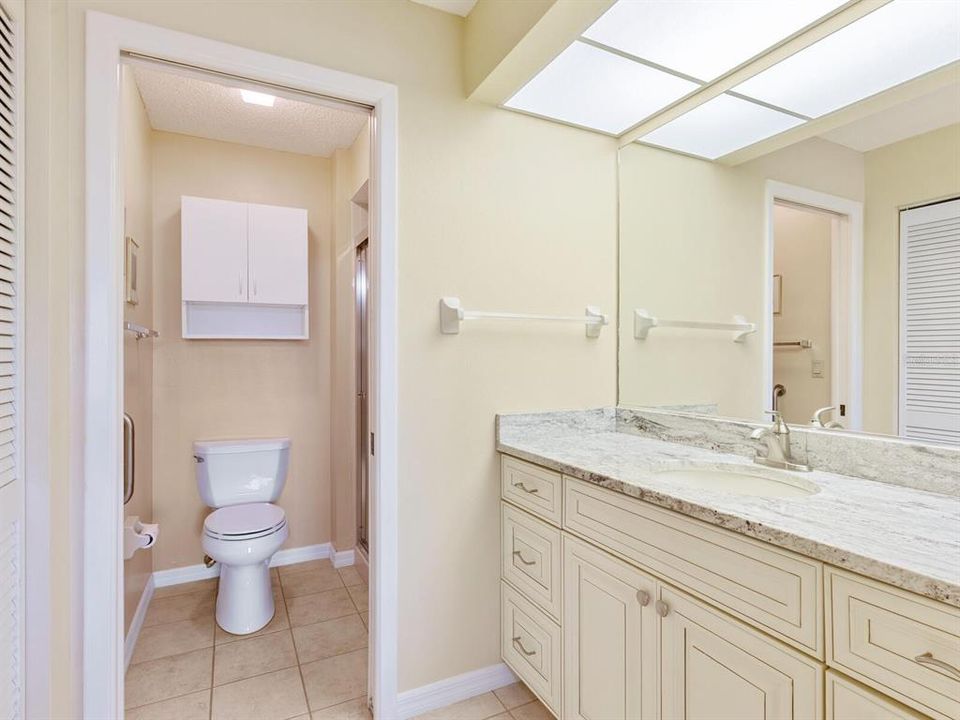 For Sale: $274,000 (2 beds, 2 baths, 1060 Square Feet)