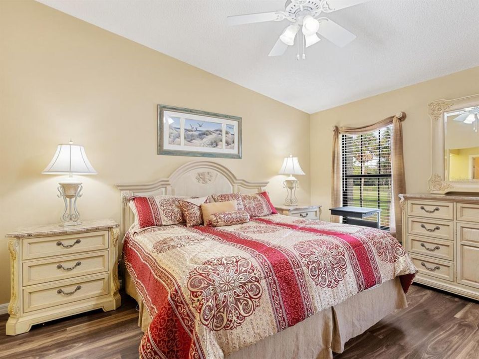 For Sale: $274,000 (2 beds, 2 baths, 1060 Square Feet)