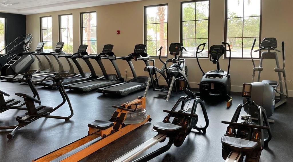 For Sale: $274,000 (2 beds, 2 baths, 1060 Square Feet)