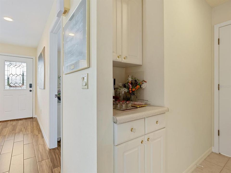 For Sale: $274,000 (2 beds, 2 baths, 1060 Square Feet)