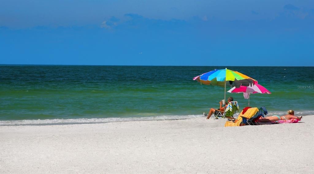 For Sale: $274,000 (2 beds, 2 baths, 1060 Square Feet)