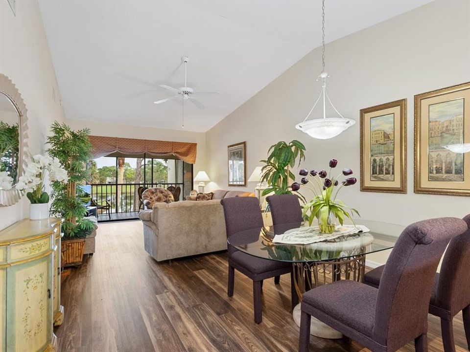 For Sale: $274,000 (2 beds, 2 baths, 1060 Square Feet)