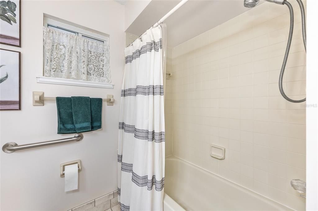 На продажу: $155,000 (2 спален, 2 ванн, 1008 Квадратных фут)