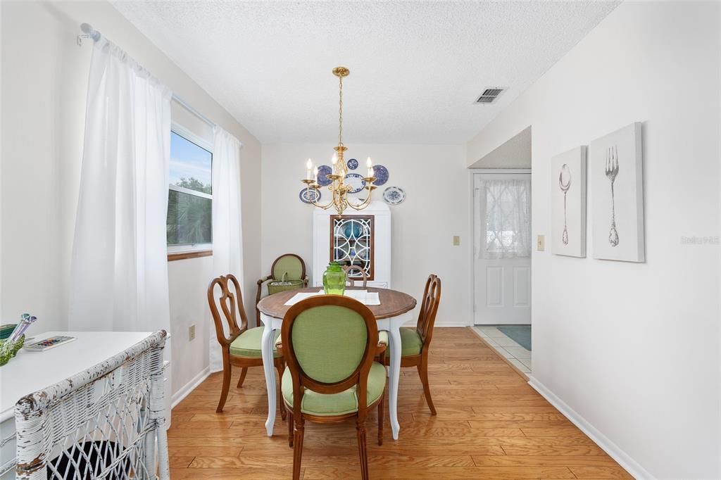 На продажу: $155,000 (2 спален, 2 ванн, 1008 Квадратных фут)