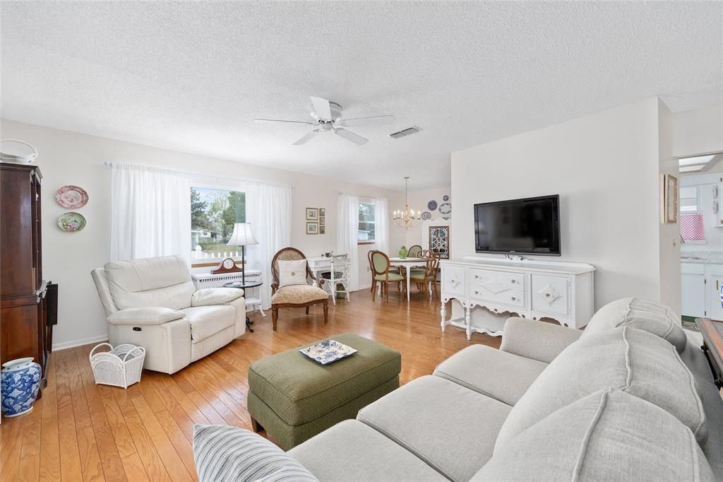 На продажу: $155,000 (2 спален, 2 ванн, 1008 Квадратных фут)