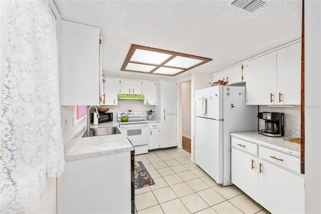 На продажу: $155,000 (2 спален, 2 ванн, 1008 Квадратных фут)