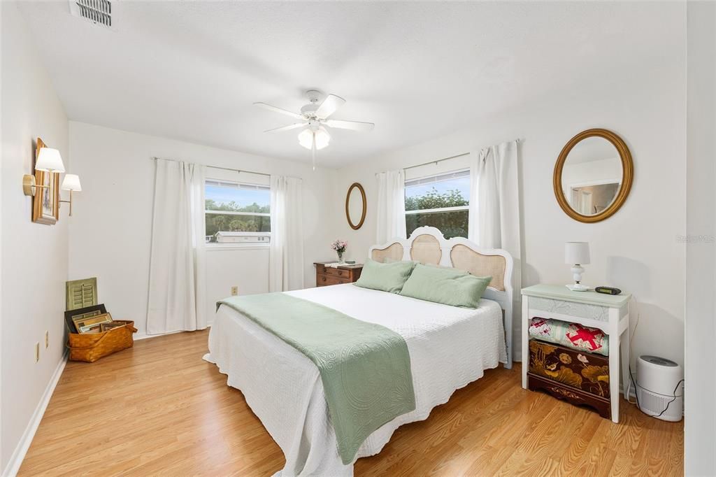 На продажу: $155,000 (2 спален, 2 ванн, 1008 Квадратных фут)