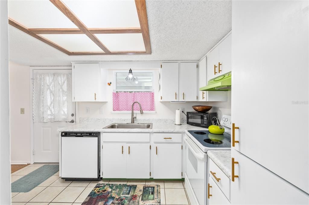 На продажу: $155,000 (2 спален, 2 ванн, 1008 Квадратных фут)