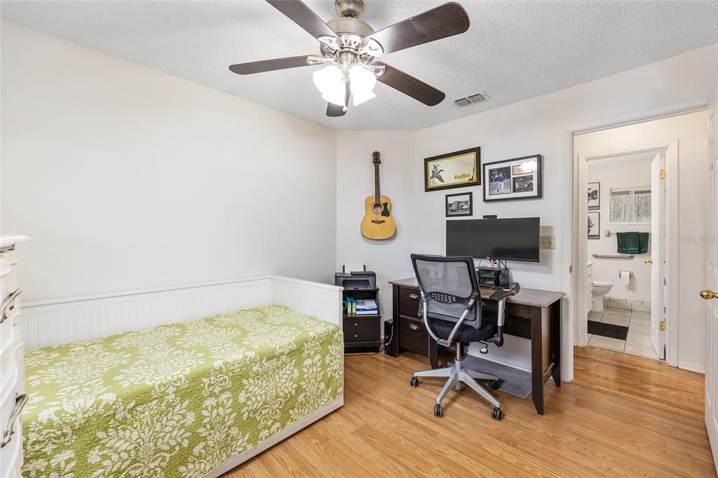 На продажу: $155,000 (2 спален, 2 ванн, 1008 Квадратных фут)