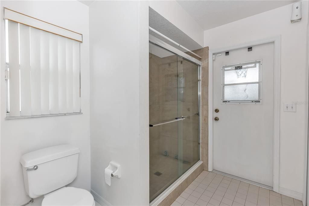 合同活跃: $440,000 (4 贝兹, 3 浴室, 2486 平方英尺)