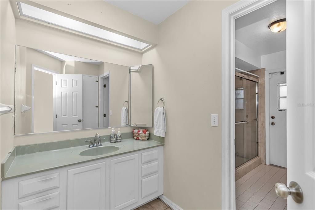 合同活跃: $440,000 (4 贝兹, 3 浴室, 2486 平方英尺)