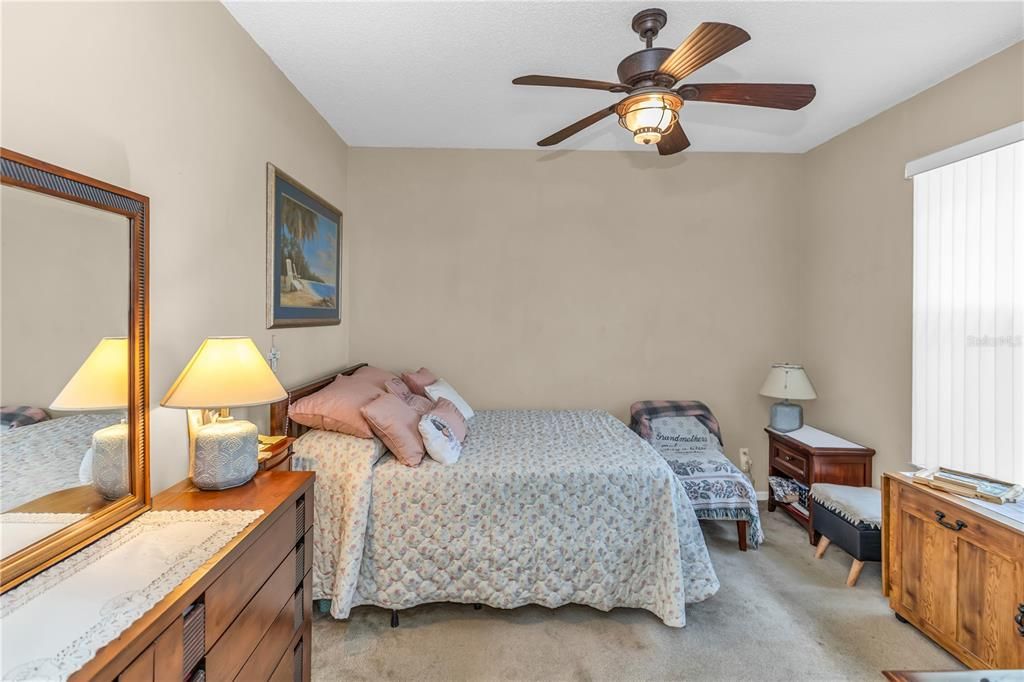 合同活跃: $440,000 (4 贝兹, 3 浴室, 2486 平方英尺)