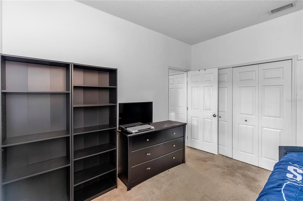 合同活跃: $440,000 (4 贝兹, 3 浴室, 2486 平方英尺)