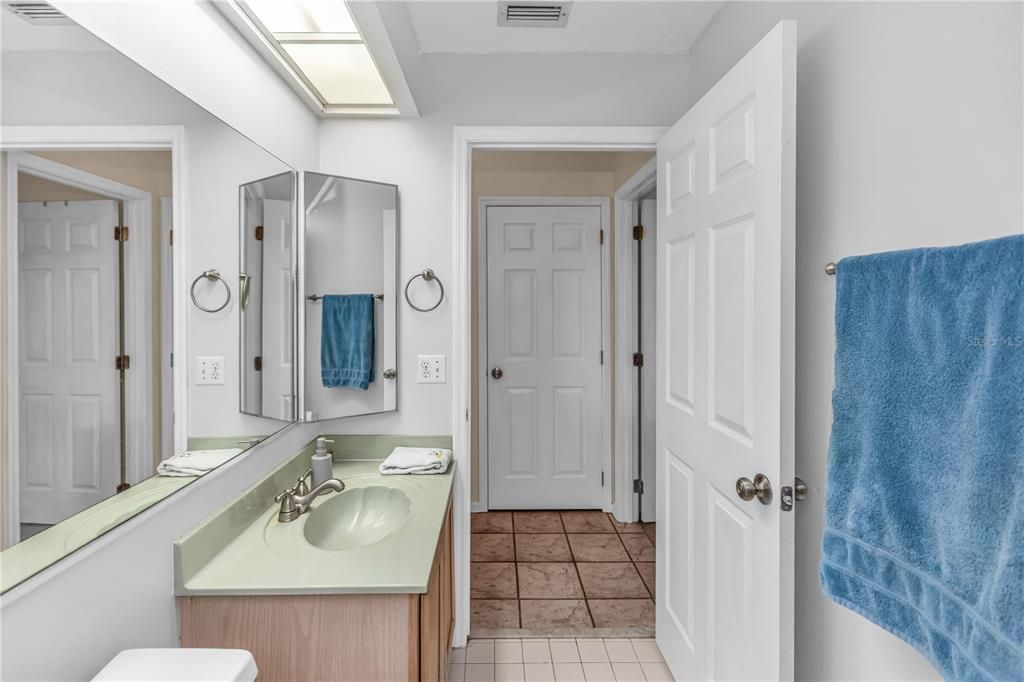 合同活跃: $440,000 (4 贝兹, 3 浴室, 2486 平方英尺)