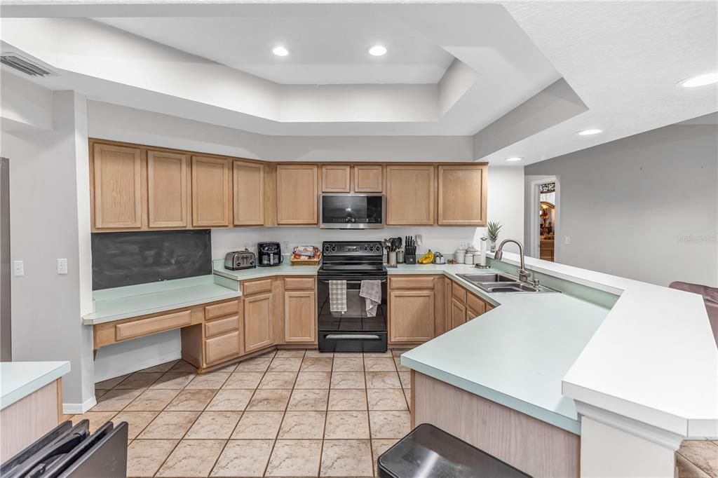 合同活跃: $440,000 (4 贝兹, 3 浴室, 2486 平方英尺)