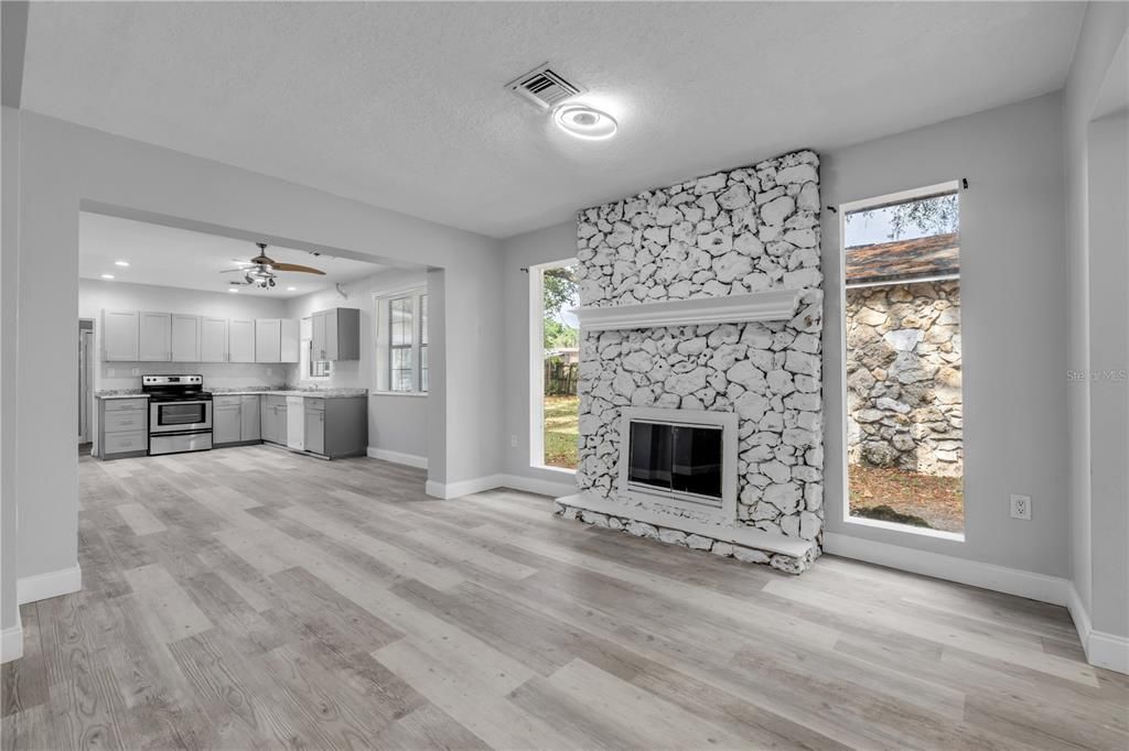 En Venta: $469,000 (5 camas, 3 baños, 2000 Pies cuadrados)