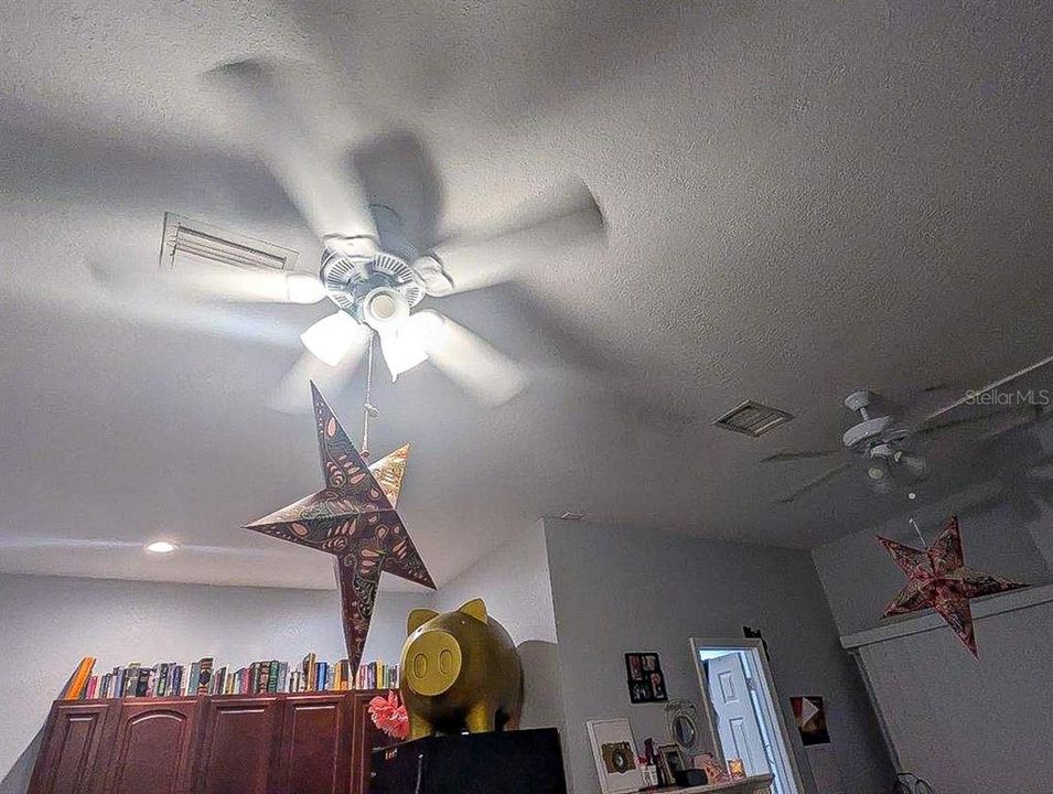 En Venta: $469,000 (5 camas, 3 baños, 2000 Pies cuadrados)