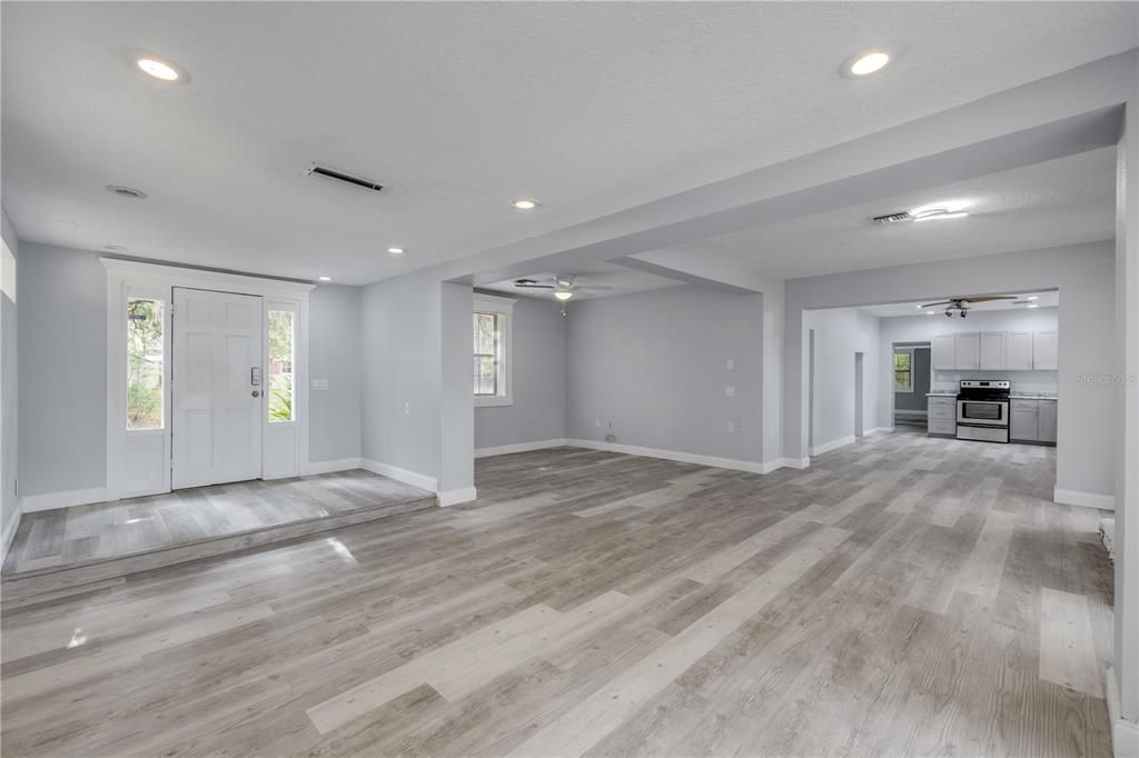 En Venta: $469,000 (5 camas, 3 baños, 2000 Pies cuadrados)