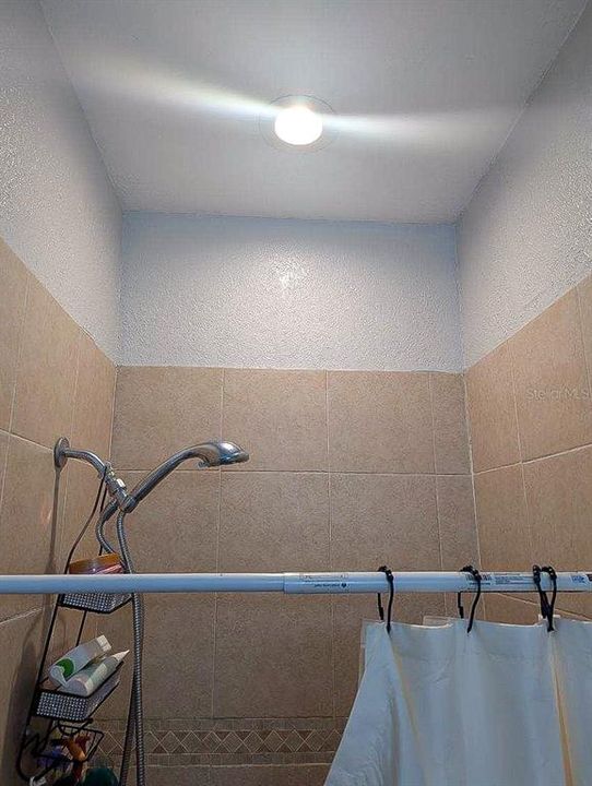 En Venta: $469,000 (5 camas, 3 baños, 2000 Pies cuadrados)