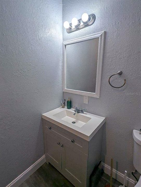 En Venta: $469,000 (5 camas, 3 baños, 2000 Pies cuadrados)