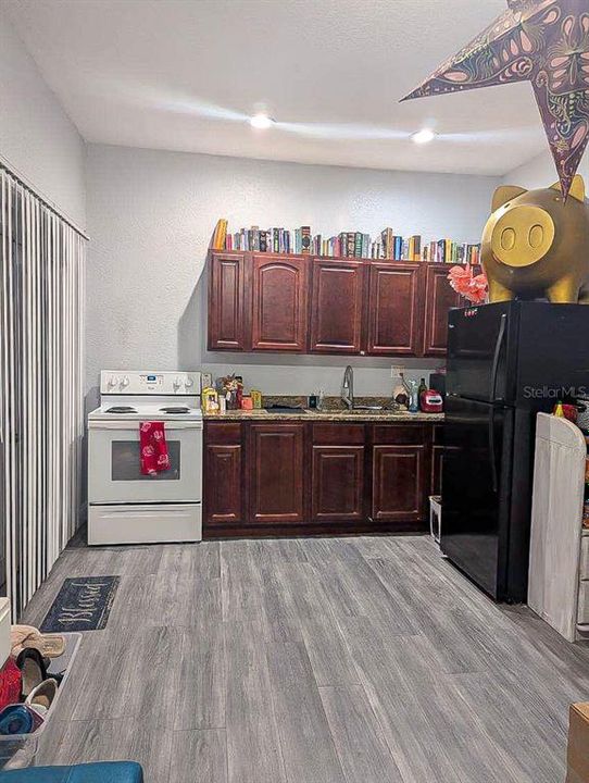 En Venta: $469,000 (5 camas, 3 baños, 2000 Pies cuadrados)