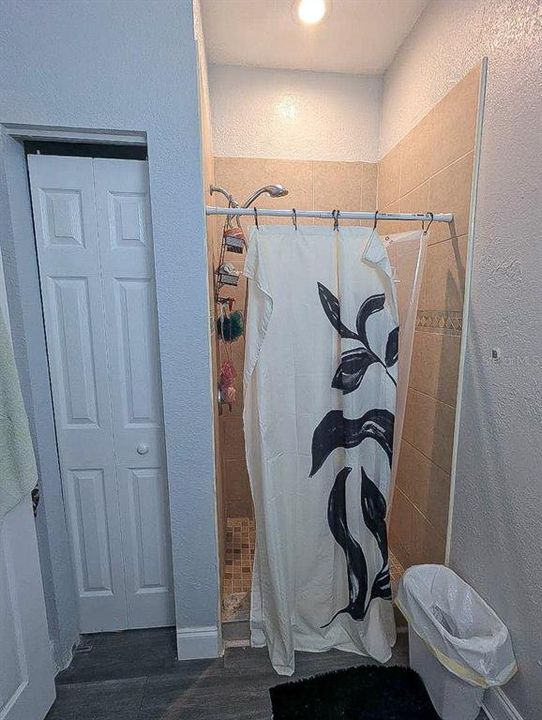 En Venta: $469,000 (5 camas, 3 baños, 2000 Pies cuadrados)