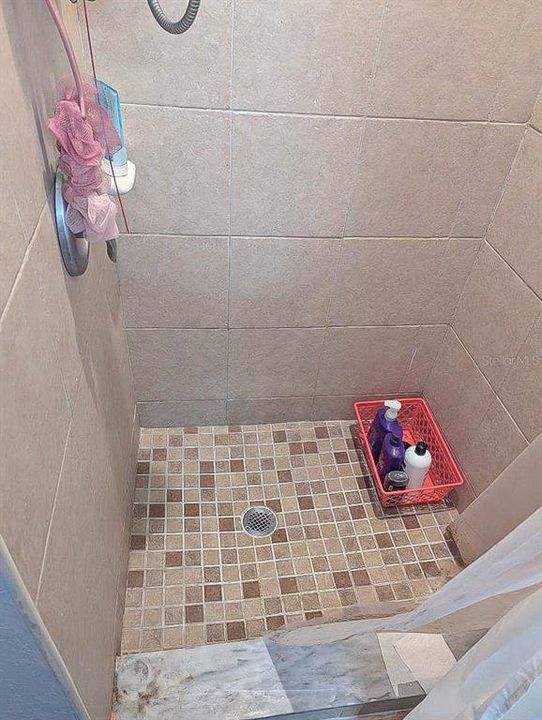 En Venta: $469,000 (5 camas, 3 baños, 2000 Pies cuadrados)