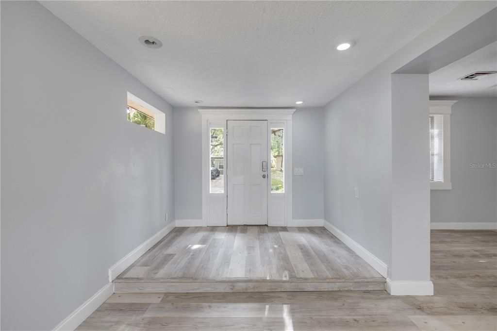 En Venta: $469,000 (5 camas, 3 baños, 2000 Pies cuadrados)