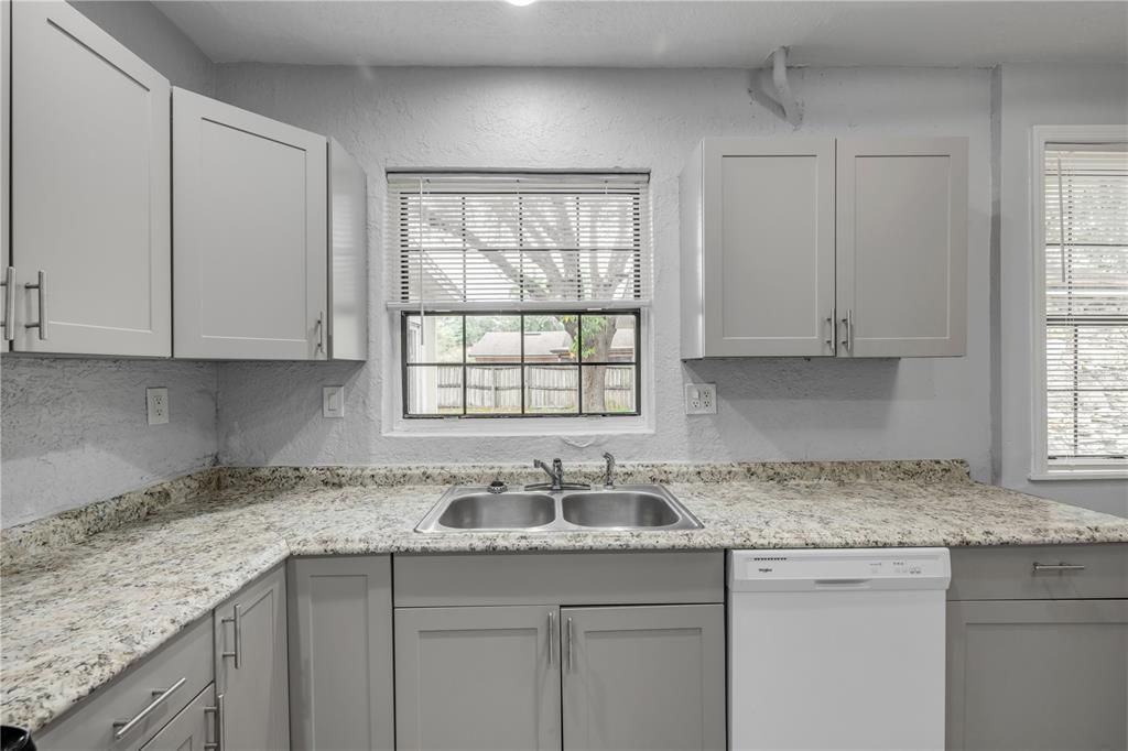 En Venta: $469,000 (5 camas, 3 baños, 2000 Pies cuadrados)