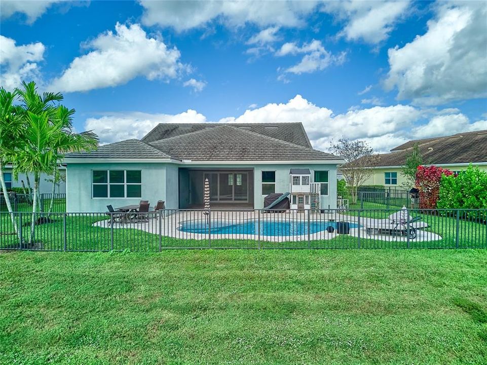 For Sale: $799,000 (3 beds, 3 baths, 2749 Square Feet)