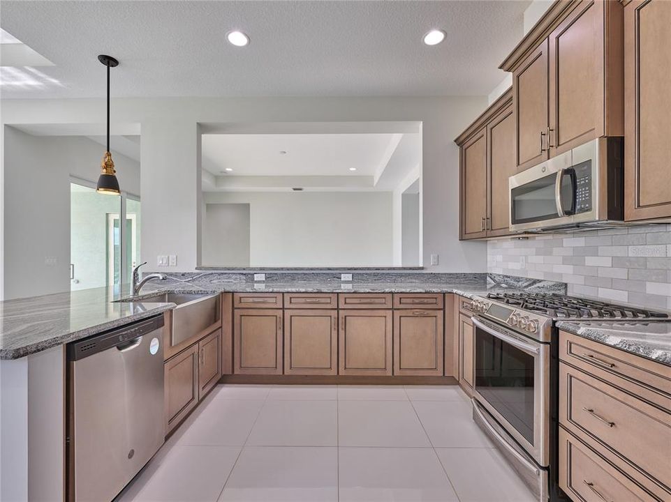 For Sale: $799,000 (3 beds, 3 baths, 2749 Square Feet)