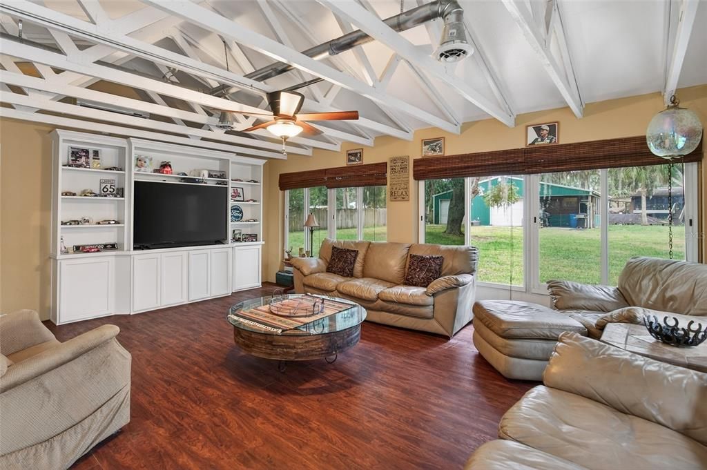 En Venta: $690,000 (4 camas, 3 baños, 2250 Pies cuadrados)