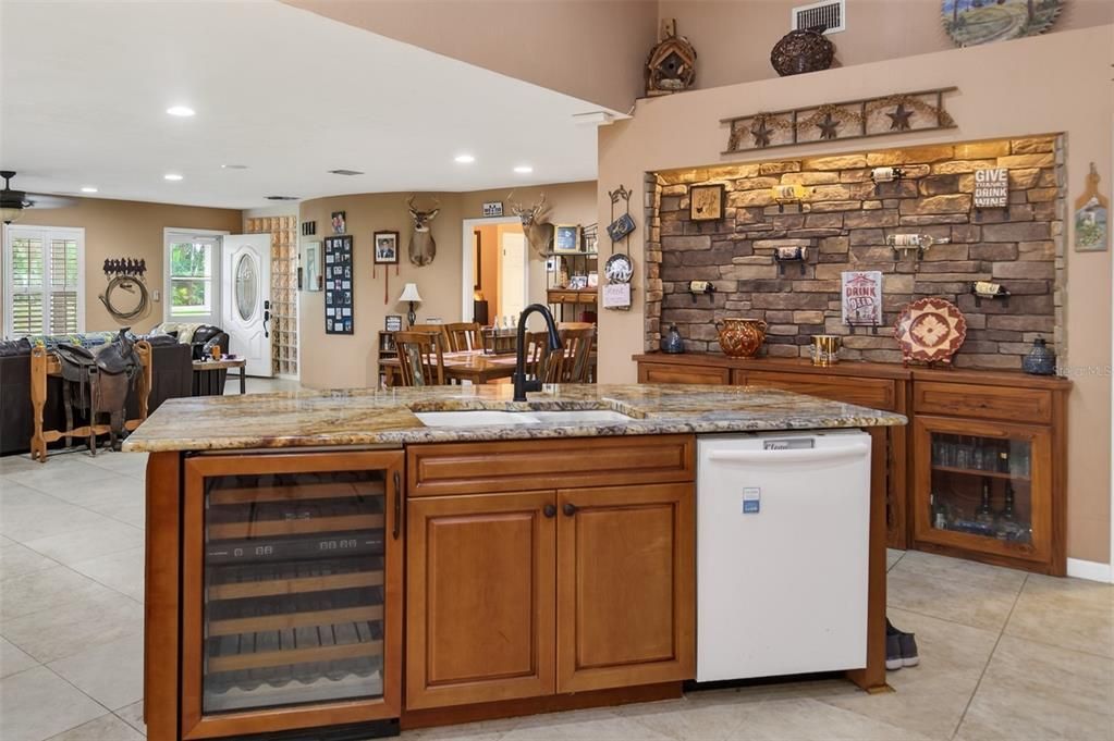 En Venta: $690,000 (4 camas, 3 baños, 2250 Pies cuadrados)