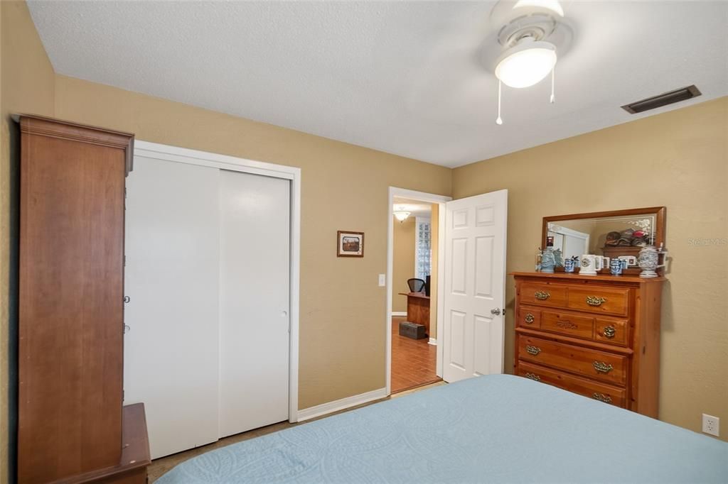 En Venta: $690,000 (4 camas, 3 baños, 2250 Pies cuadrados)