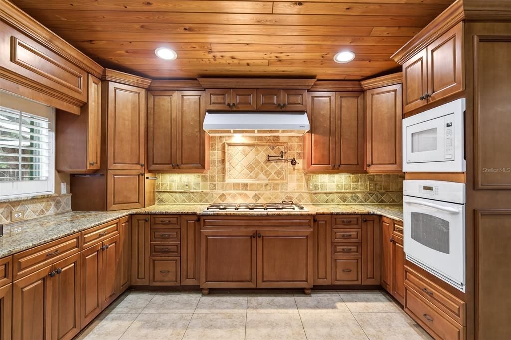 En Venta: $690,000 (4 camas, 3 baños, 2250 Pies cuadrados)