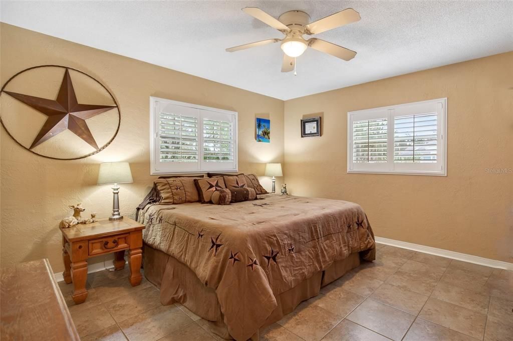 En Venta: $690,000 (4 camas, 3 baños, 2250 Pies cuadrados)