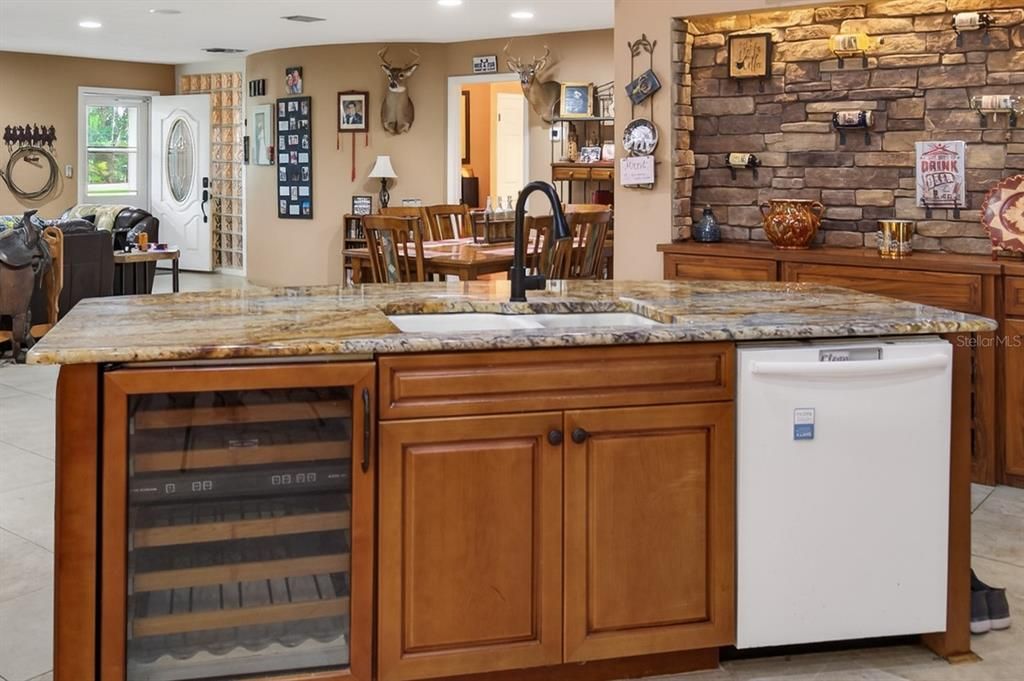 En Venta: $690,000 (4 camas, 3 baños, 2250 Pies cuadrados)