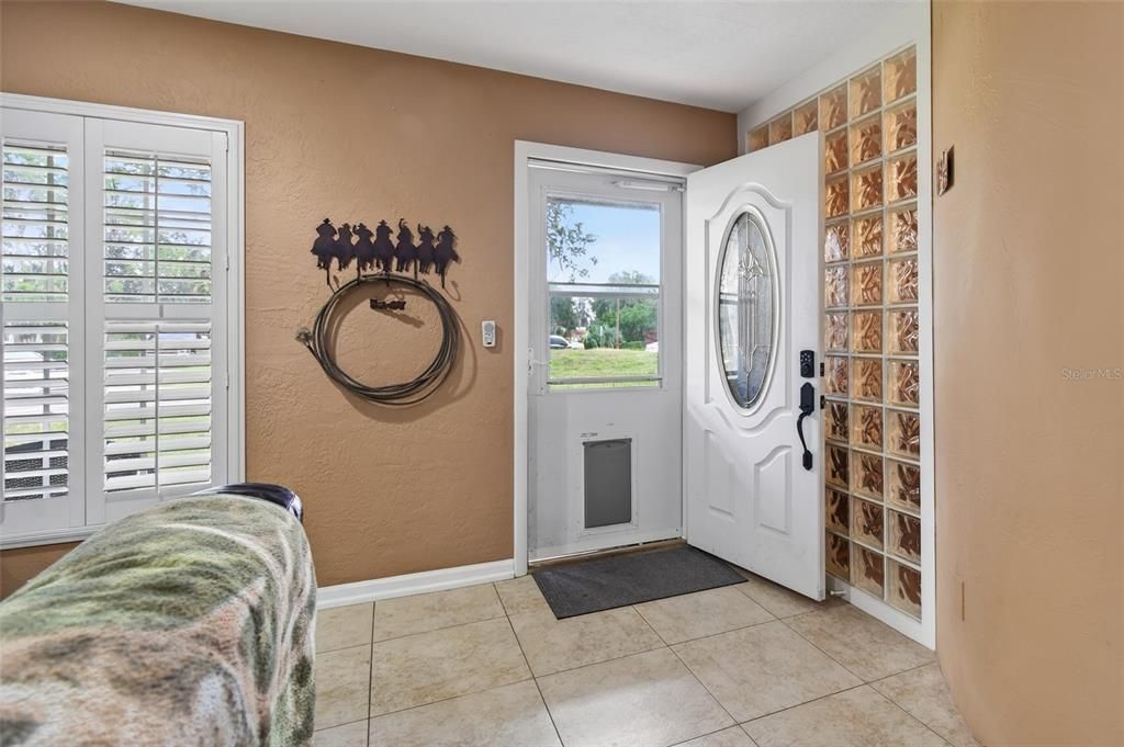 En Venta: $690,000 (4 camas, 3 baños, 2250 Pies cuadrados)