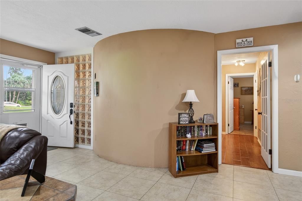 En Venta: $690,000 (4 camas, 3 baños, 2250 Pies cuadrados)