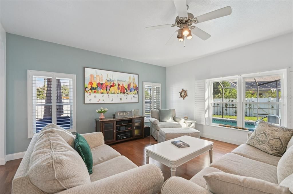 En Venta: $539,000 (4 camas, 3 baños, 2238 Pies cuadrados)