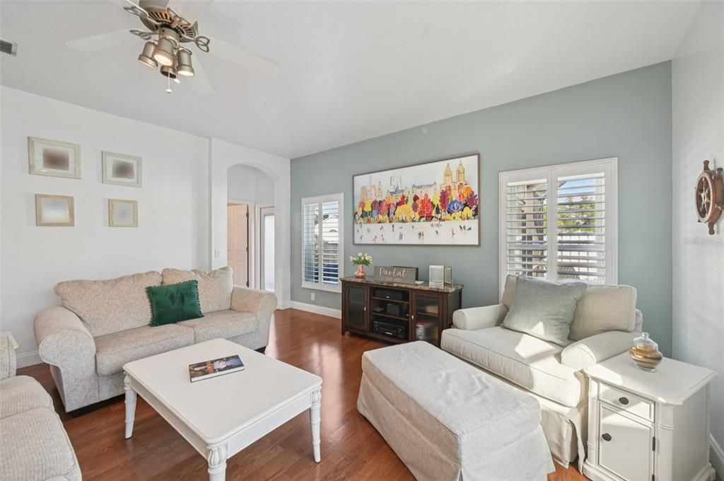 En Venta: $539,000 (4 camas, 3 baños, 2238 Pies cuadrados)