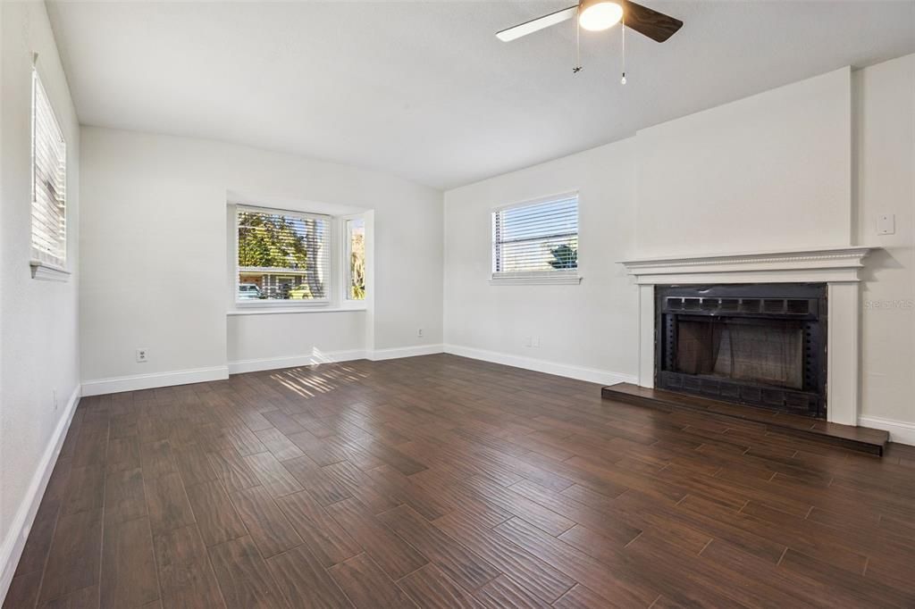 En Venta: $385,000 (3 camas, 3 baños, 1616 Pies cuadrados)