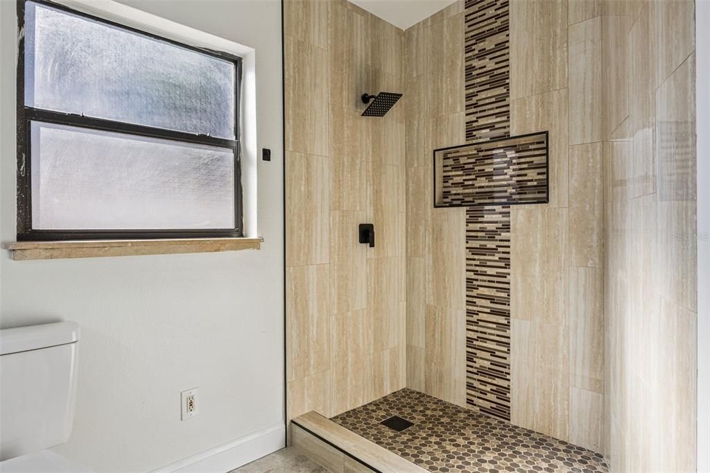 En Venta: $385,000 (3 camas, 3 baños, 1616 Pies cuadrados)