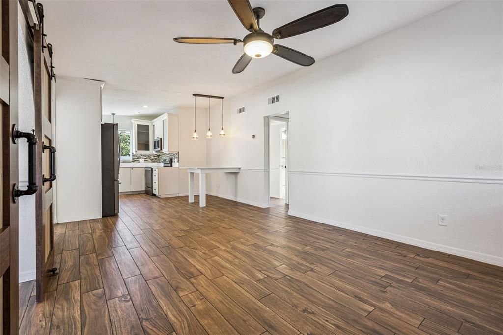 En Venta: $385,000 (3 camas, 3 baños, 1616 Pies cuadrados)